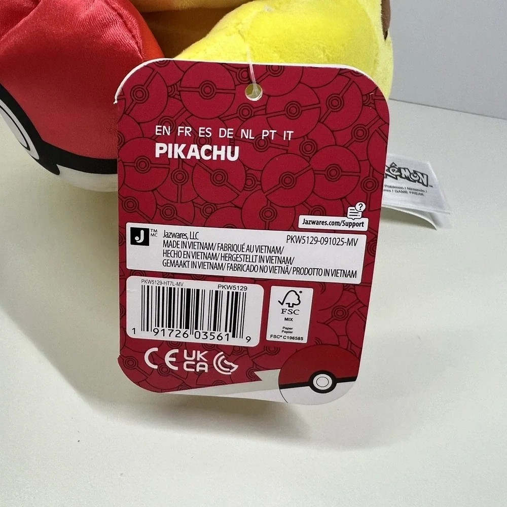 Pokemon Valentines Pikachu‎ Holding Heart Pokeball 8